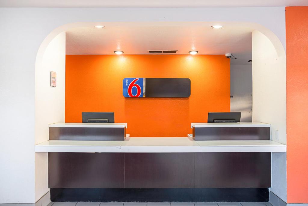 TV a/nebo společenská místnost v ubytování Motel 6-Wenatchee, WA