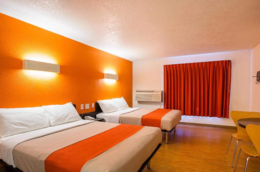 Postel nebo postele na pokoji v ubytování Motel 6-Wenatchee, WA