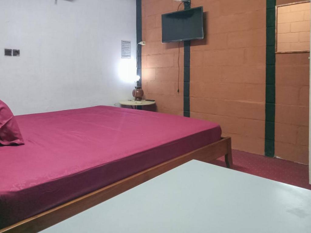 Rocky Guest House Syariah Mitra RedDoorz - ファミリールーム