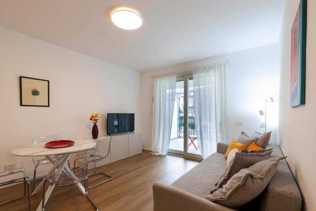 a living room with a couch and a table at Nolo Town Luxury Place in Milan