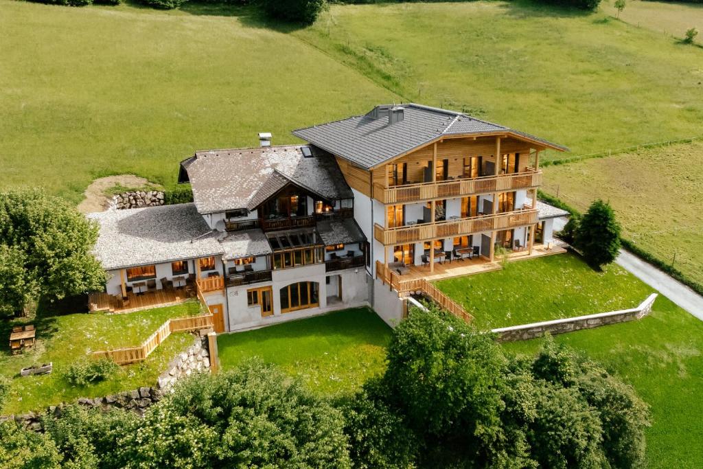 Ferienhof Obergasser und Bergblick