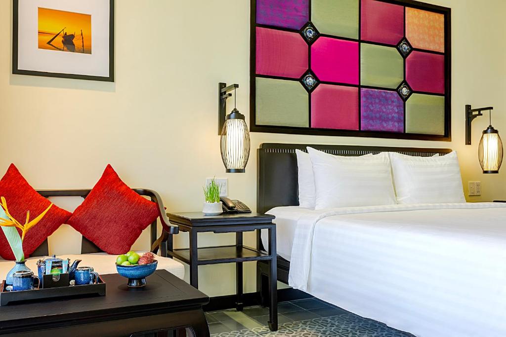 Deluxe King Room with Balcony and Ocean/Riverside View