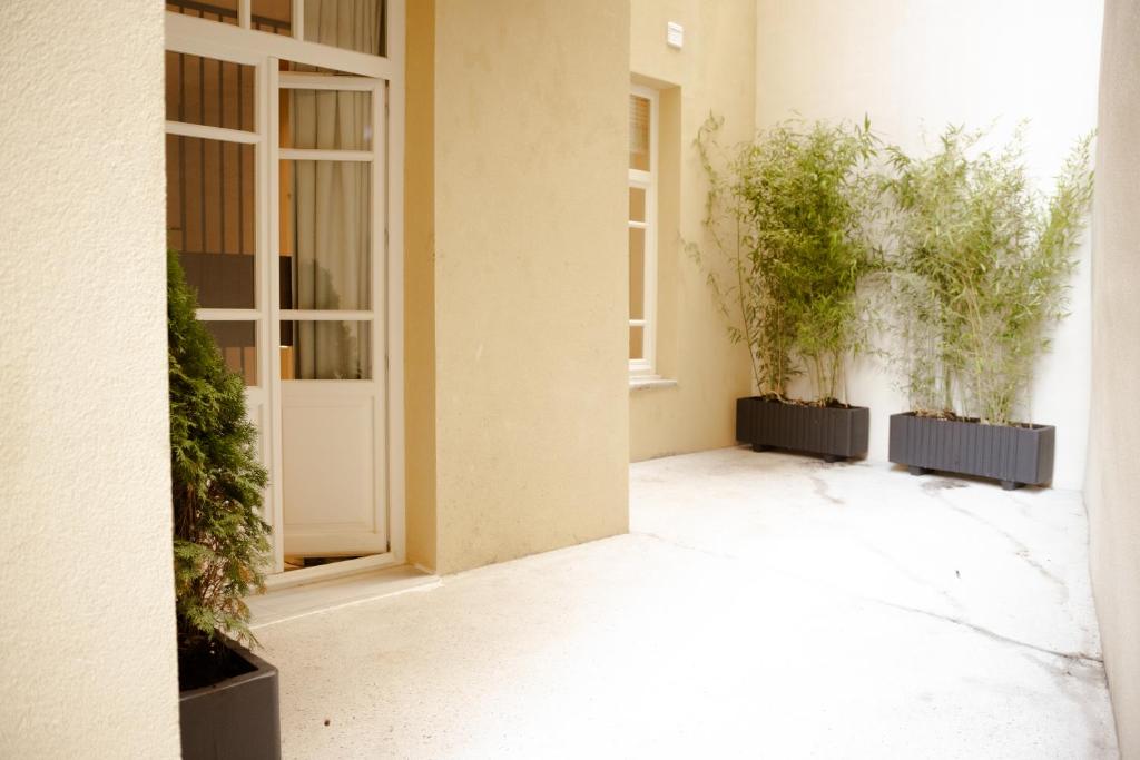 Taskou Luxury Suites - 2