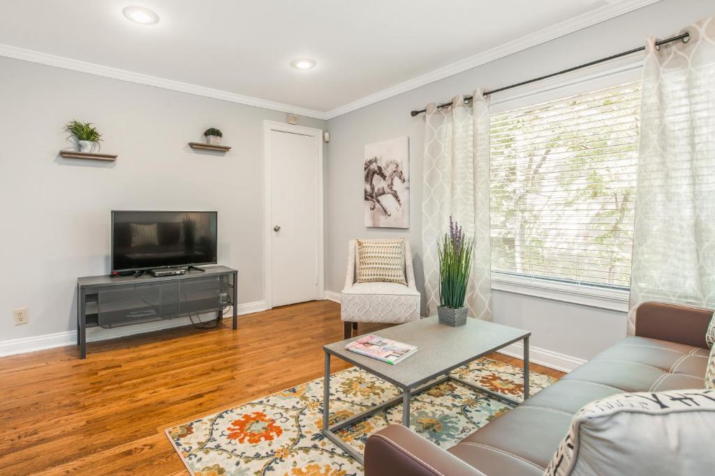 Amazing Midtown Atlanta Location by Piedmont Park Beltline Ponce City Market - One-Bedroom Apartment