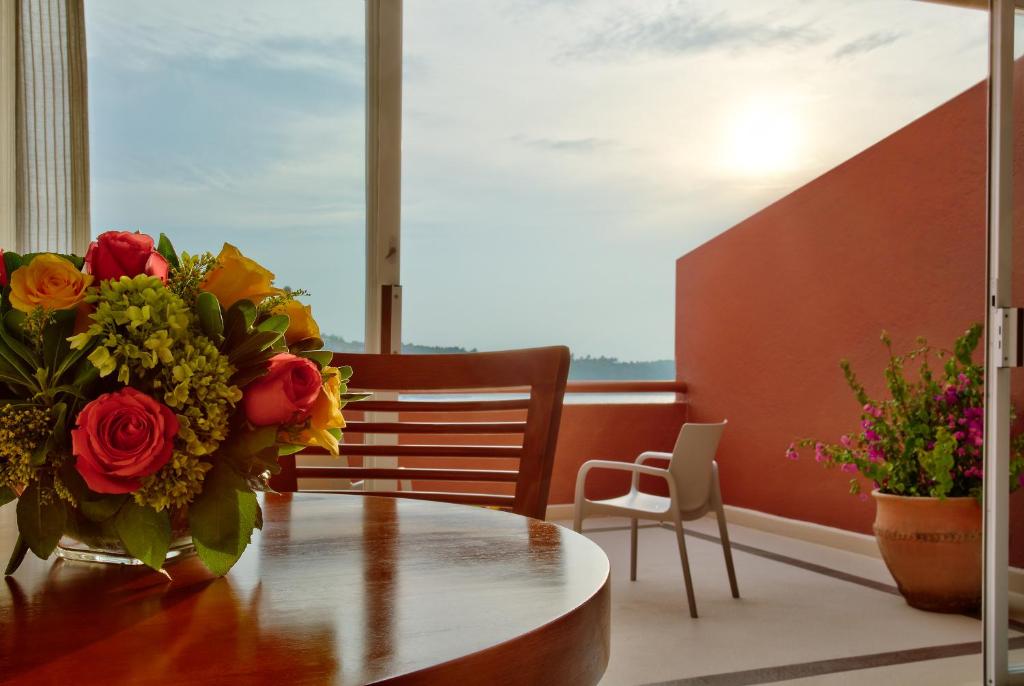 Las Brisas Huatulco - BBC Suite One King Bed