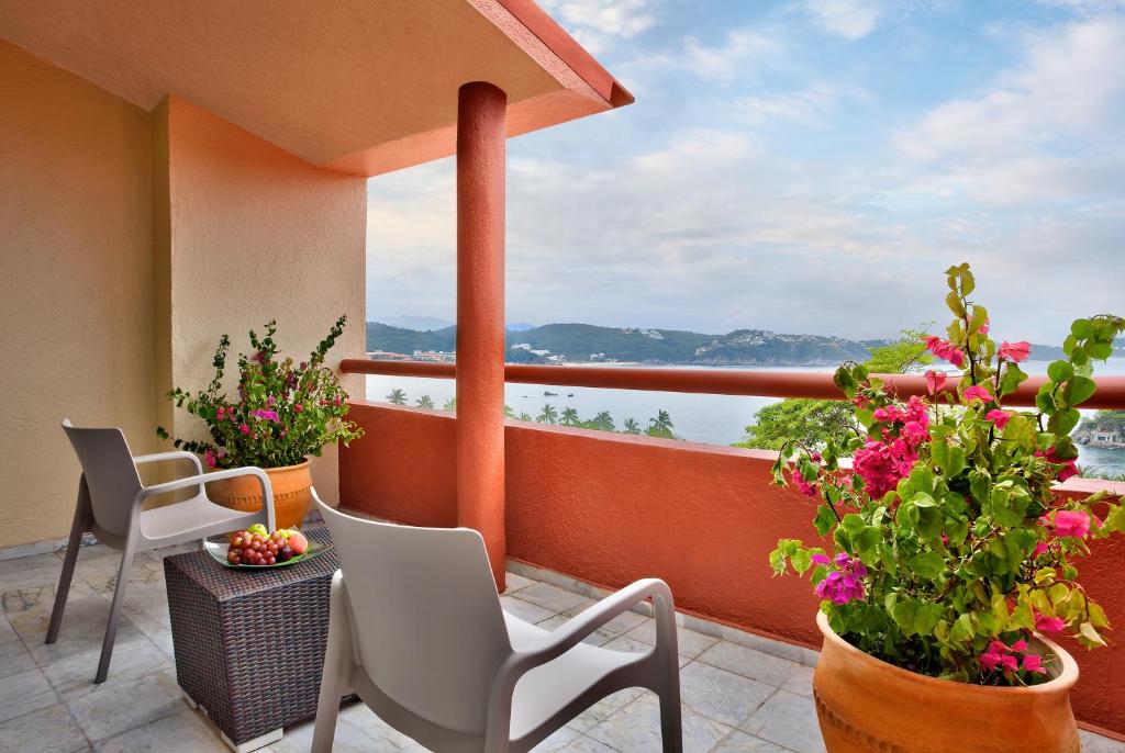 Las Brisas Huatulco - Junior Suite One King Bed