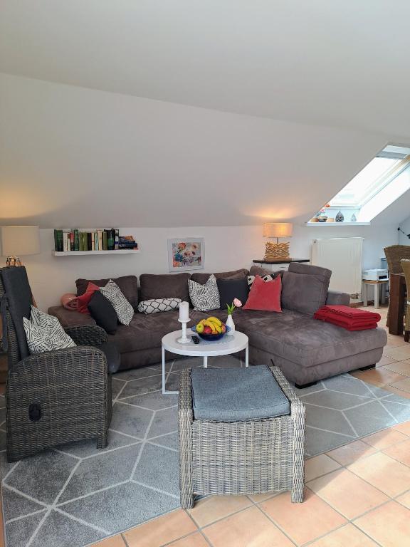 a living room with a couch and a table at Sonniges Familien-Nest im Allgäu in Hergatz