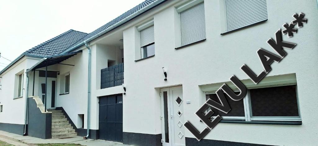 a white building with a sign that reads union at Levu Lak in Kapuvár