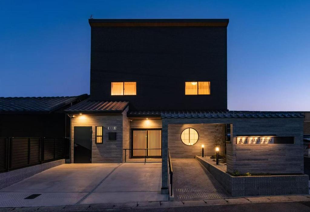 a house with a black facade with a driveway at 花月hanatsuki in Kyoto