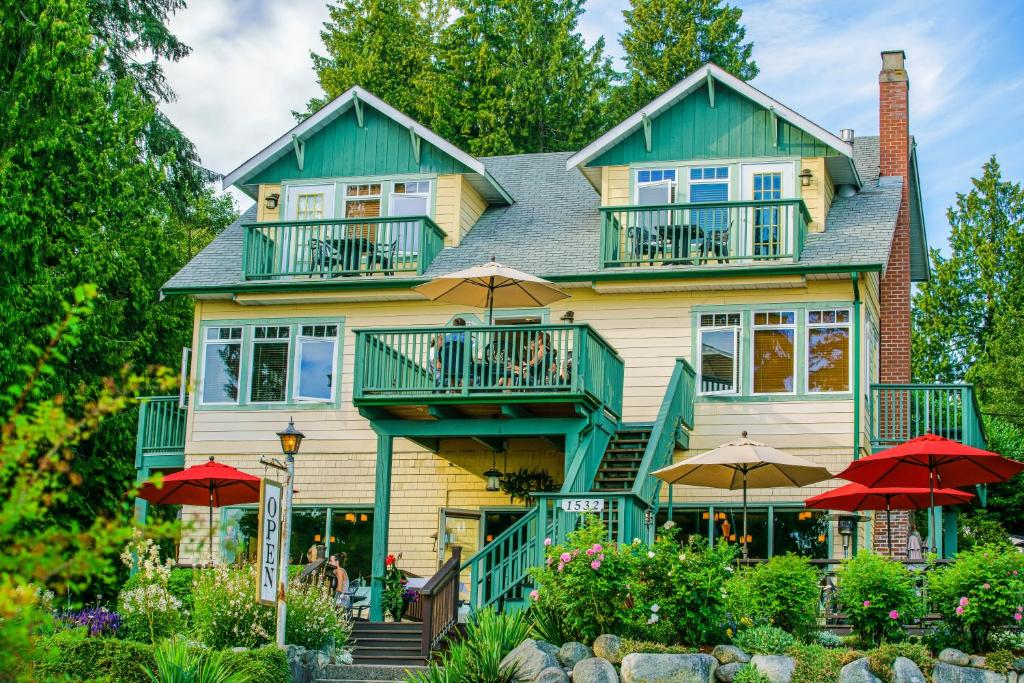 a house with umbrellas in front of it at Bonniebrook Lodge in Gibsons