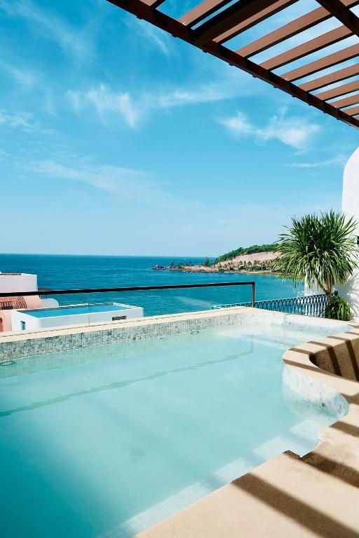 APOM Boutique Hotel - free cable car & sunworld water park