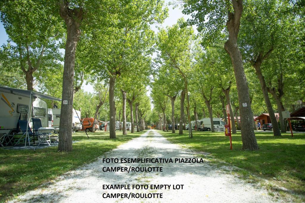 Camping Village Viareggio - Caravanplaats (neem Uw Eigen Camper/caravan Mee)