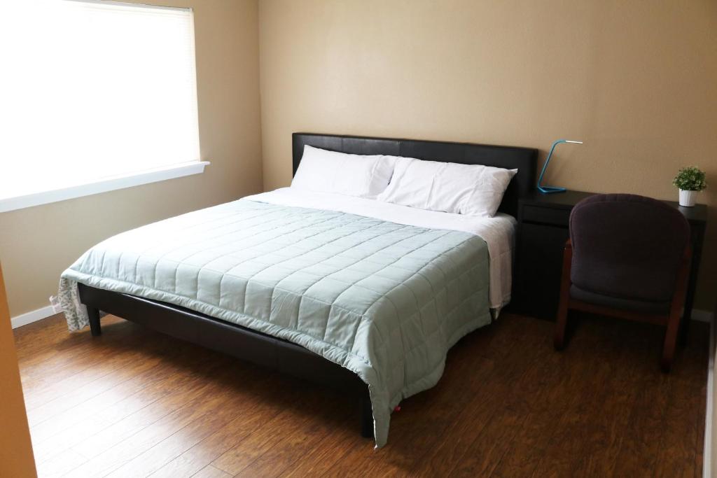 Postel nebo postele na pokoji v ubytování Quiet, clean and comfortable room