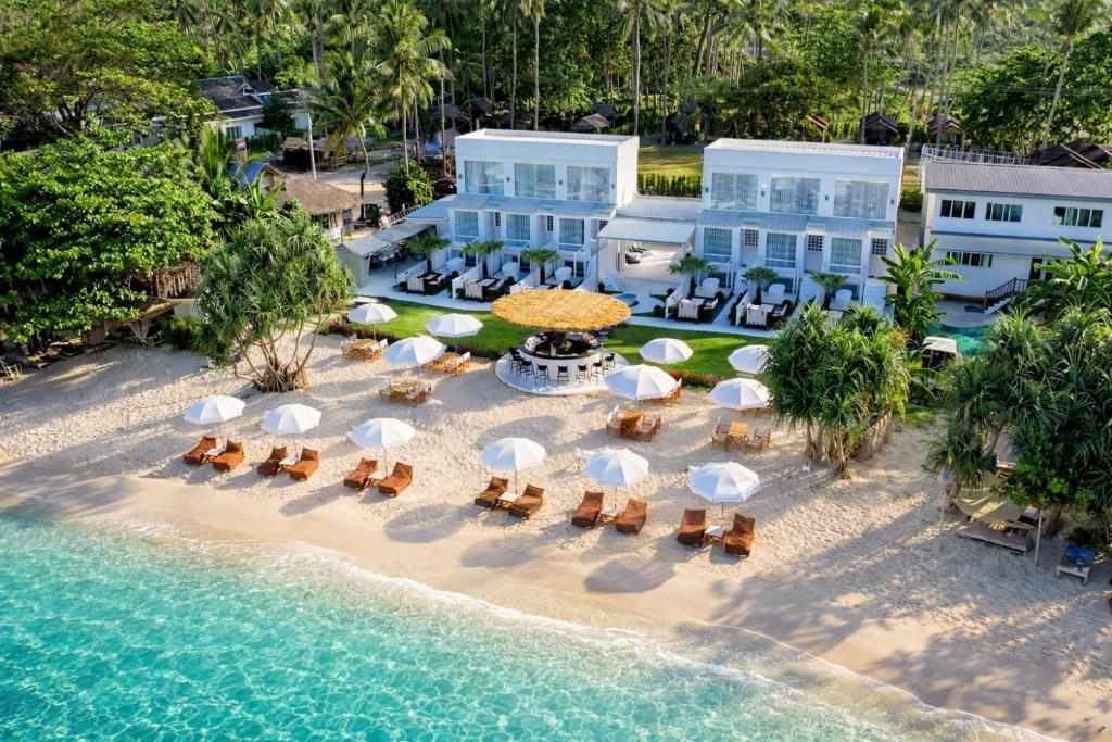 an aerial view of a beach with chairs and umbrellas at Sela Lanta in Ko Lanta