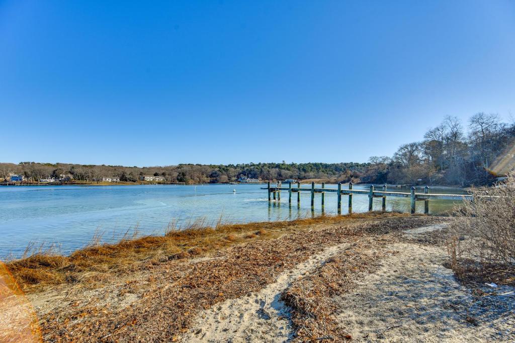 Steps to Beach: Martha's Vineyard Private Retreat!