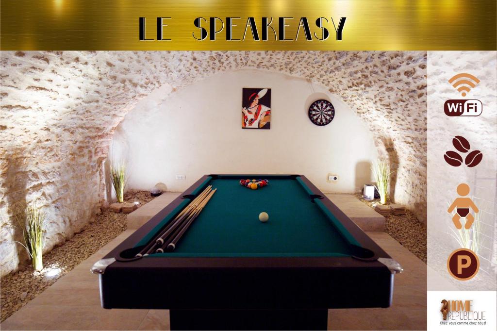 a billiard room with a pool table in a cave at Le Speakeasy - Maison avec billard in Auxerre