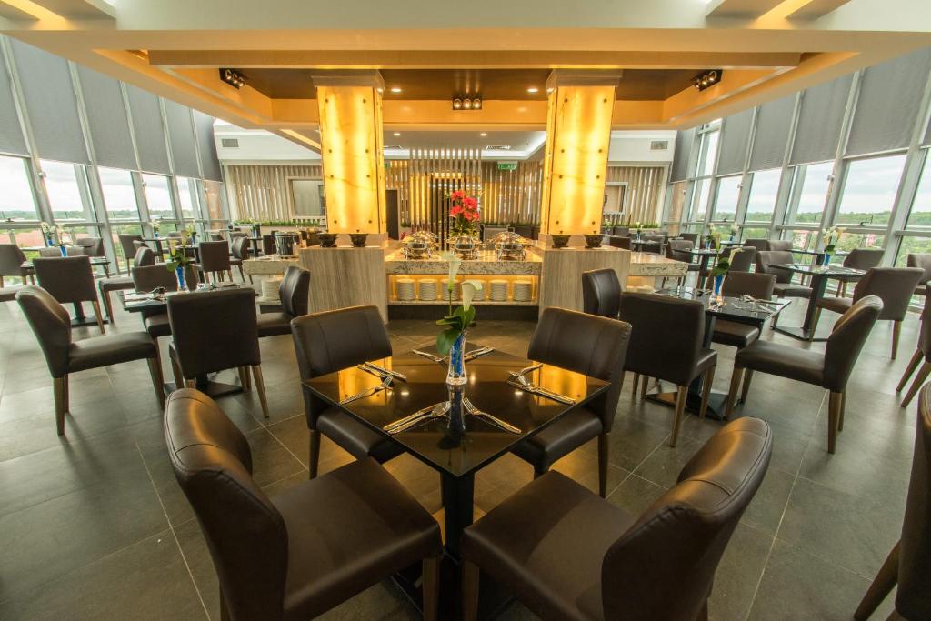 Restaurace v ubytování Hotel Labuan Point