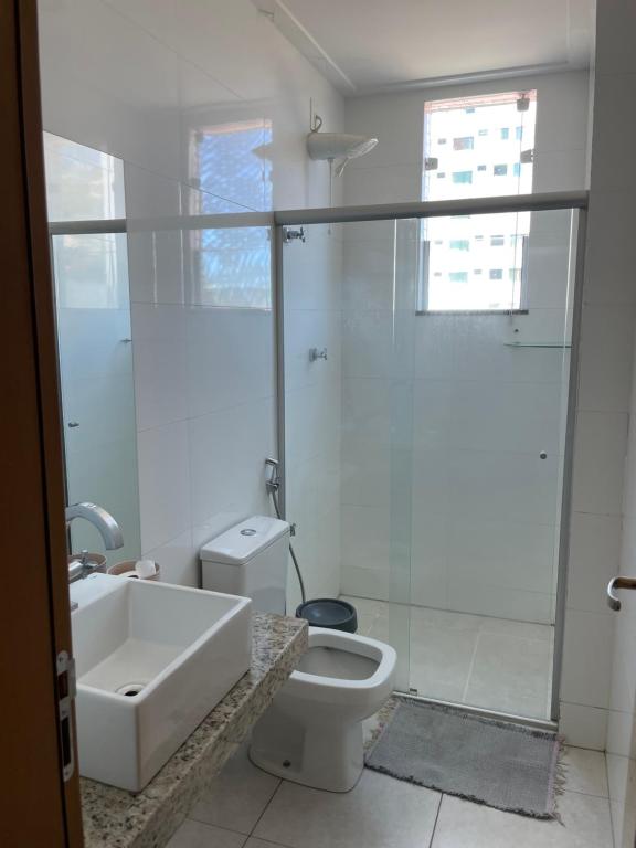 a bathroom with a tub and a toilet and a shower at Dois quartos centro in Ubá