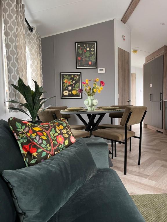 a living room with a couch and a table at B&B Voor De Zee in Westerland