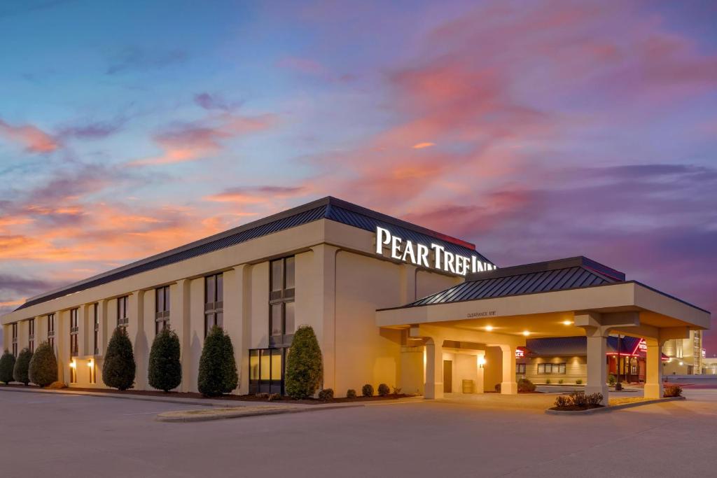 a parking lot in front of a parking garage at Pear Tree Inn Cape Girardeau West in Cape Girardeau