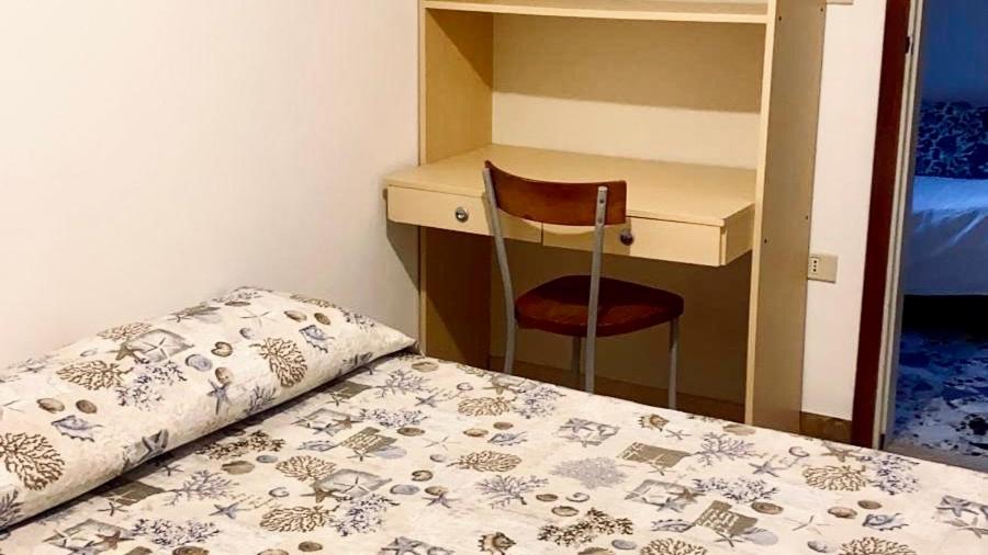 a bedroom with a bed and a desk and a deskictericter at RM06 - Senigallia, trilocale fronte mare in Senigallia