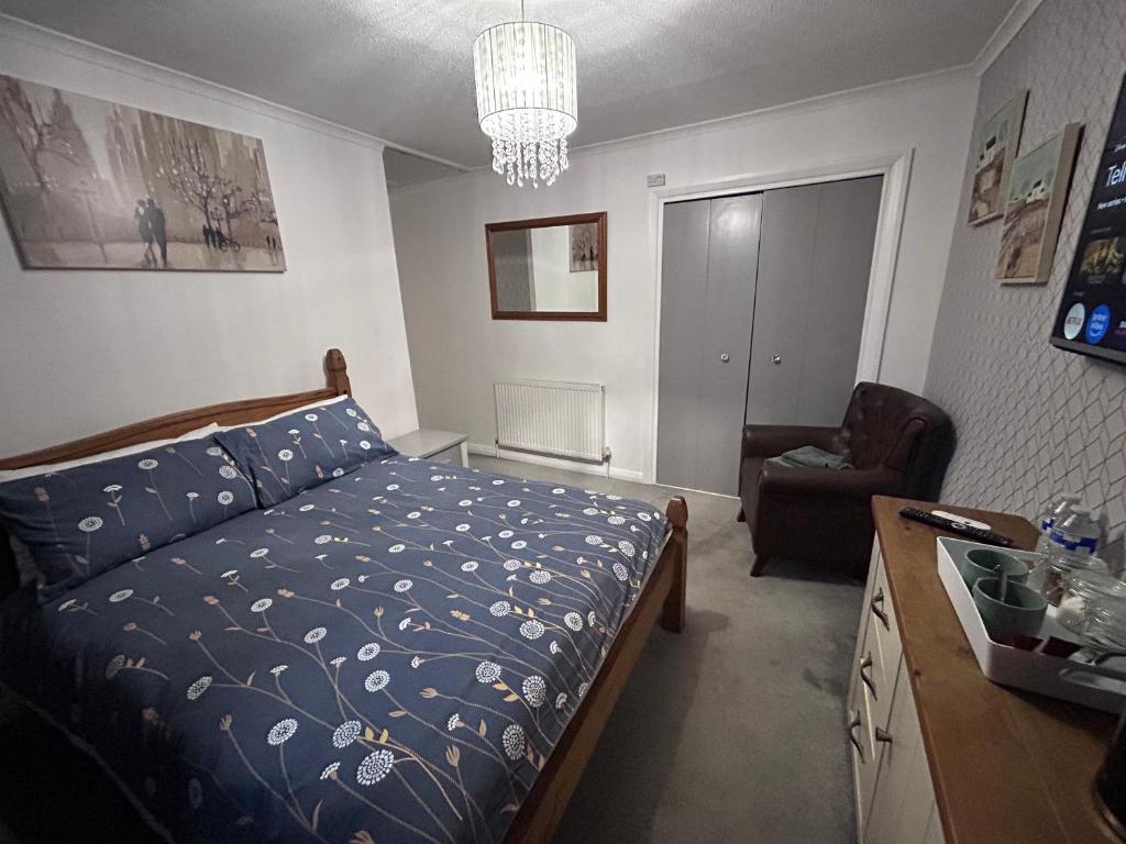 a bedroom with a bed and a chair in it at Park House in Leicester