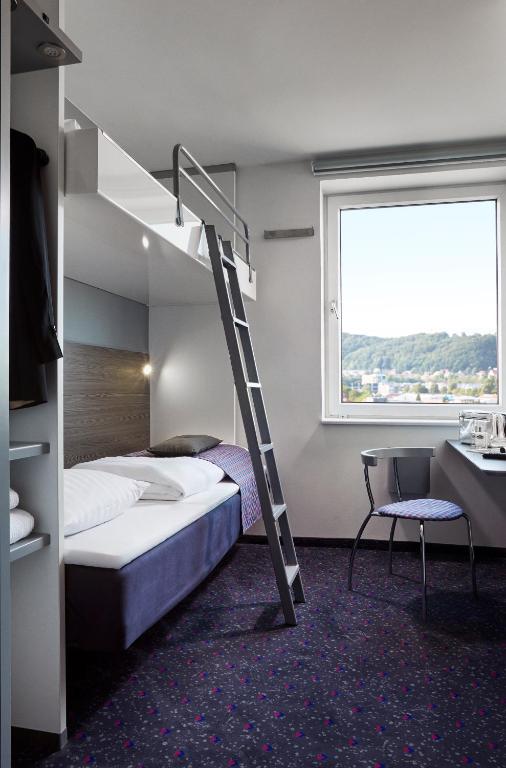 Postel nebo postele na pokoji v ubytování Hotel Cabinn Vejle