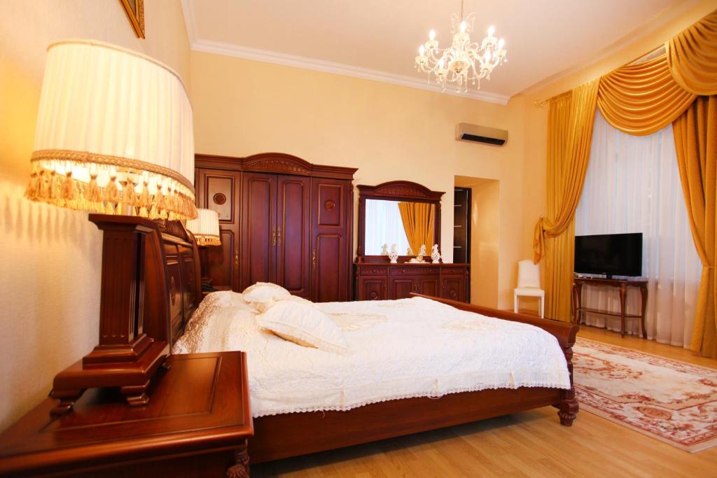 TV a/nebo společenská místnost v ubytování Ekaterina Hotel