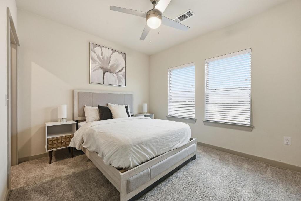 a bedroom with a bed and a ceiling fan at Unit 232 Comfy 2BR 2BA Retreat in Cleburne
