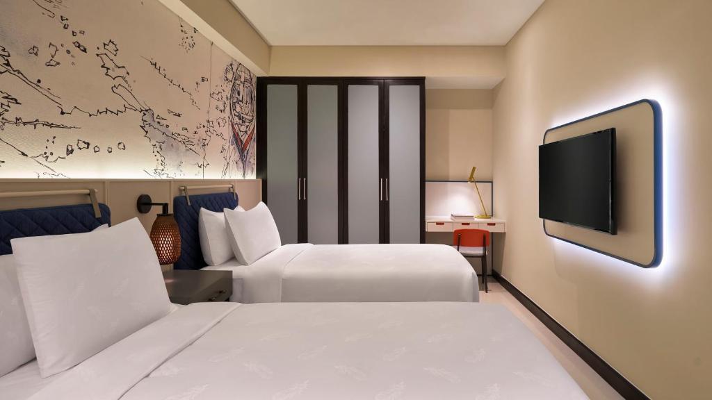 Two-Bedroom Suite with One King Bed, Two Single Beds and Ocean View