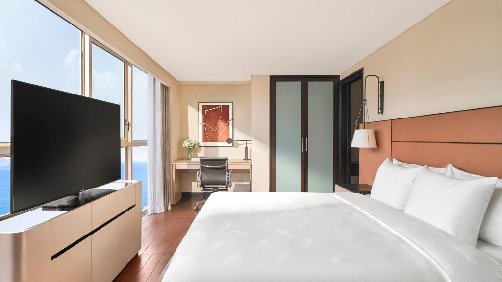 Two-Bedroom Suite with Two King Beds - Split Level