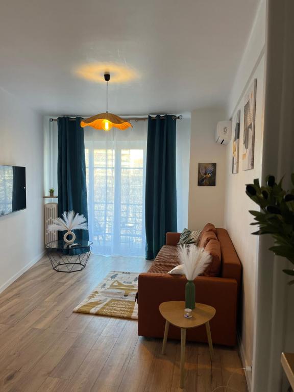 a living room with a couch and a table at De Gaulle 2 pièces Сentral Appartement in Cagnes-sur-Mer