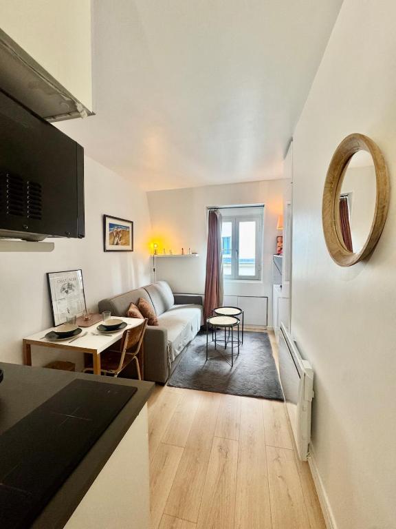Parisian cocoon in Batignolles next to Montmartre