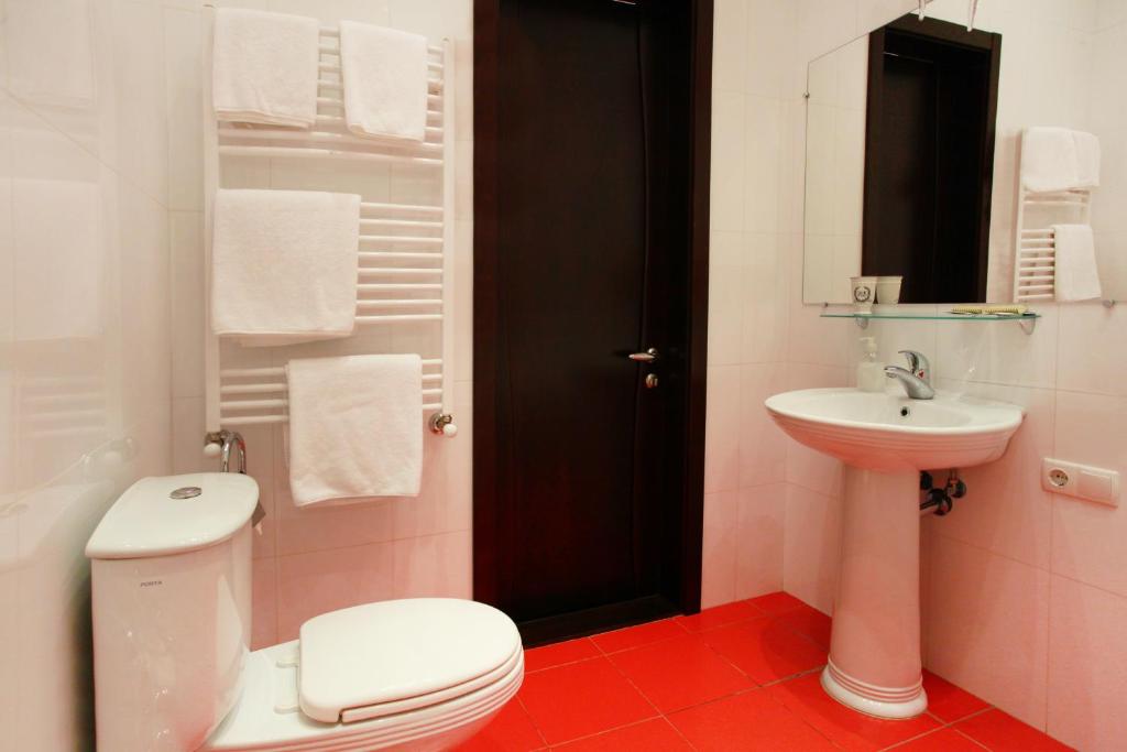 Koupelna v ubytování Ekaterina Hotel