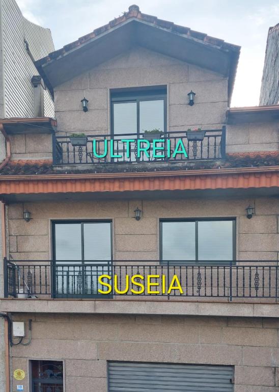 a sign on the side of a building with a balcony at Suseia in Arcade