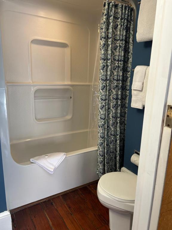 Barksdale House Inn photo