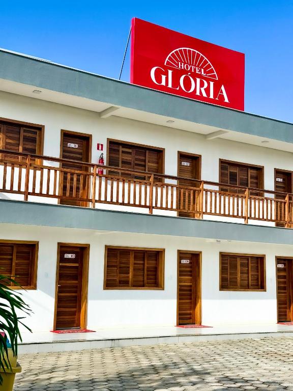 a building with a red sign on top of it at Hotel Glória in Piranhas