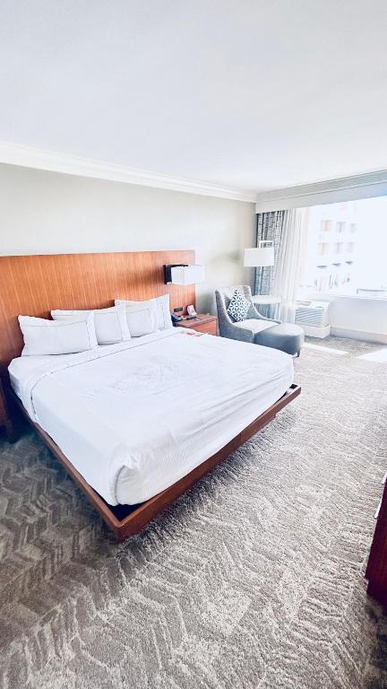 Hilton Pensacola Beach - 