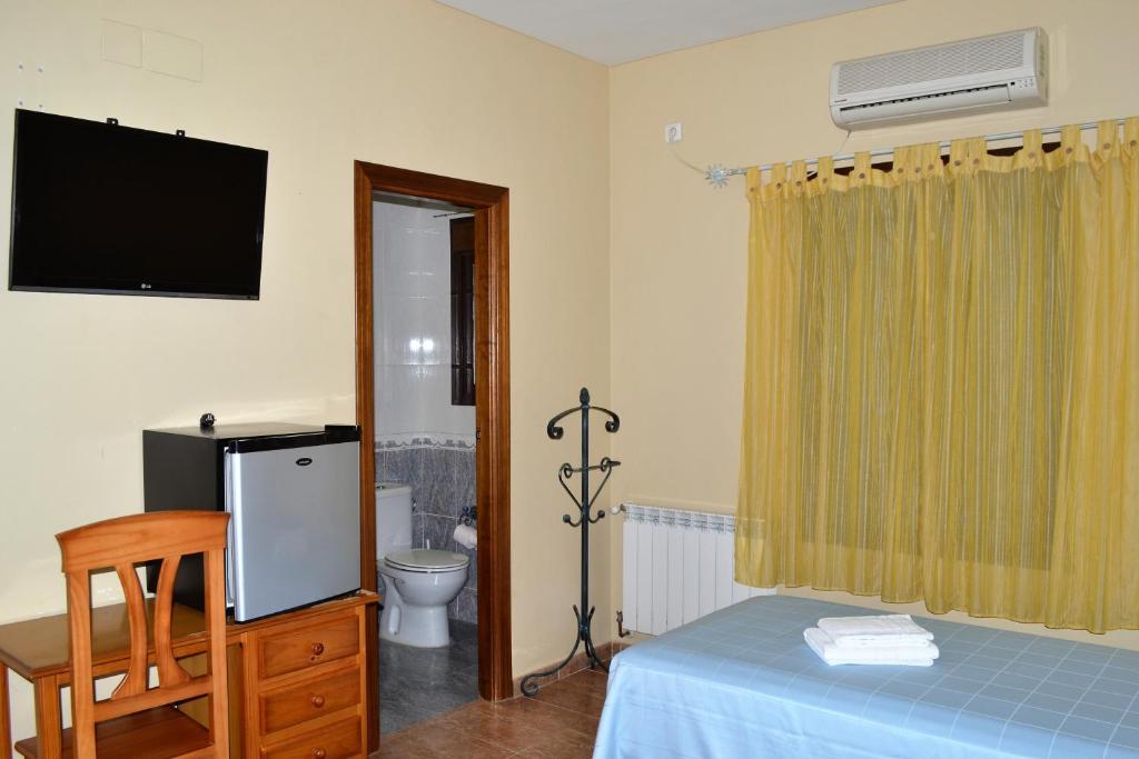 A bed or beds in a room at Hostal la Encina