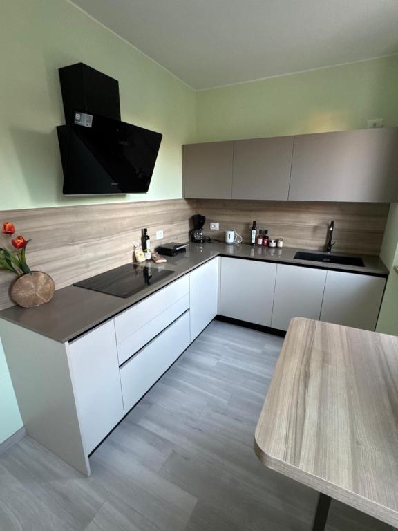 Apartment with Pool e Private Garage - Casa Holyvia Green