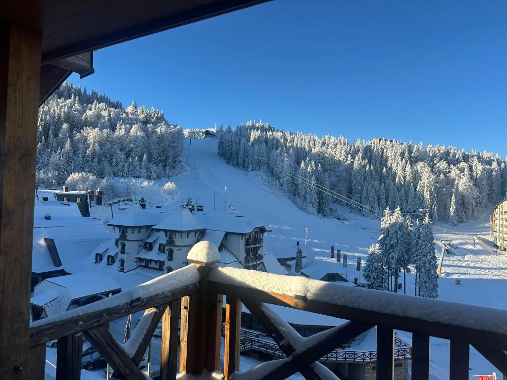 a view from a balcony of a ski resort in the snow at Privatni apartman U532 - u sklopu hotela Vučko Jahorina in Jahorina