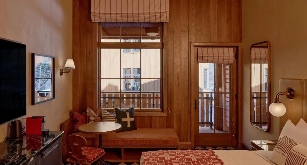 River View King + Deck – Inn Room