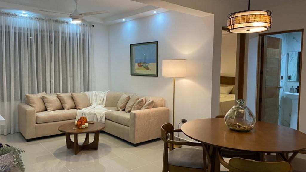 a living room with a couch and a table at Apartamento San Pedro Colonial in San Pedro de Macorís