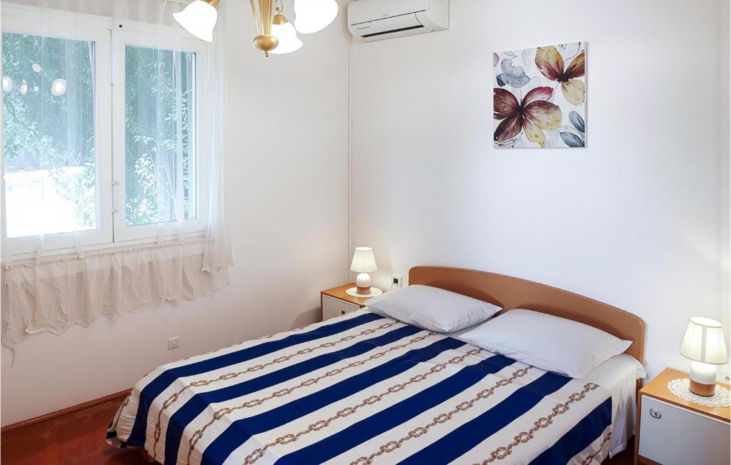 Lovely Apartment In Omis With Wifi