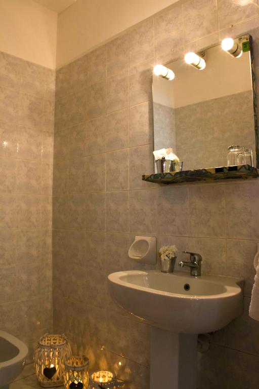 Koupelna v ubytování Domus Hotel