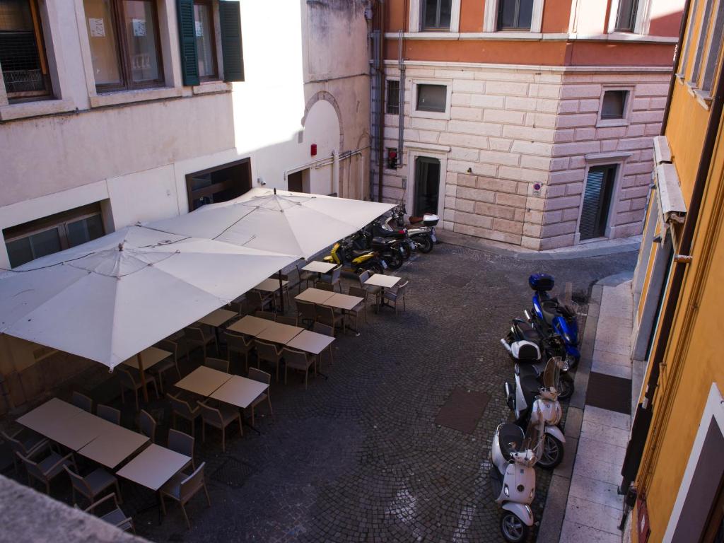 Fotografie z fotogalerie ubytování Italianflat - Rentroom Old Town - 200mt to Arena v destinaci Verona