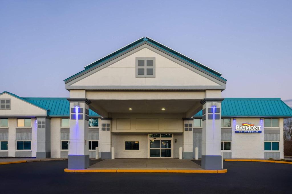a large building with a parking lot at Baymont by Wyndham Westampton in Westampton Township