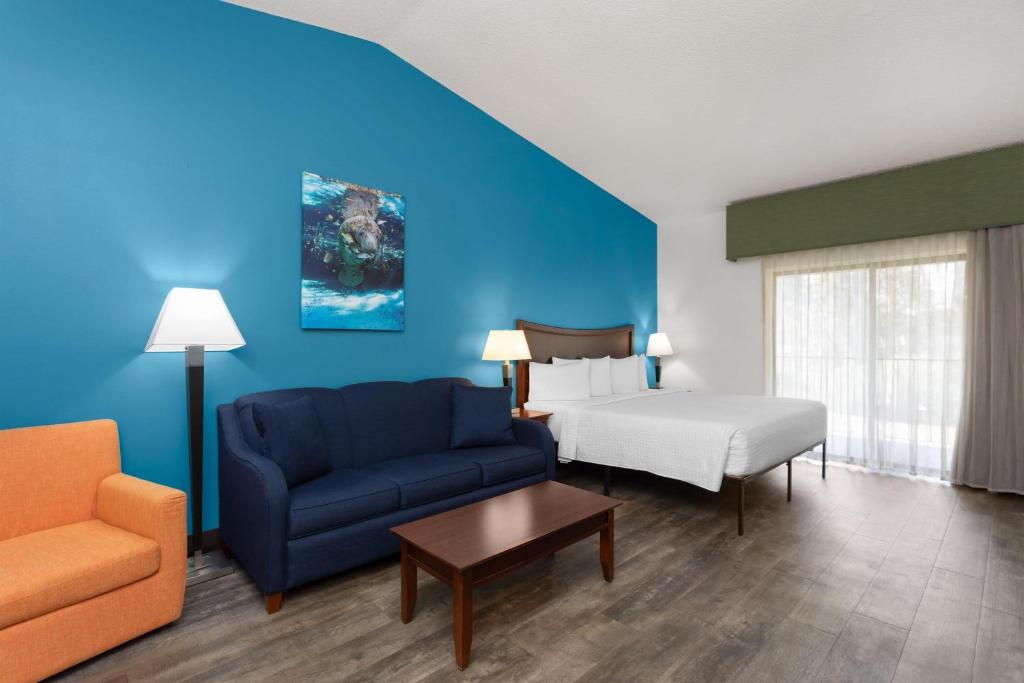 PaddleTail Waterfront Lodge, Trademark Collection by Wyndham photo