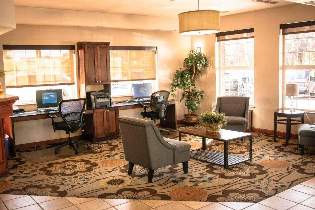 Comfort Suites Salt Lake City Airport photo