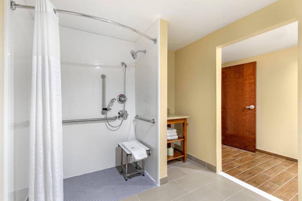 Comfort Suites San Antonio Ft Sam Houston-SAMMC Area photo